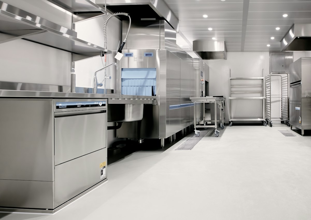 Equipos de una cocina industrial de hostelería